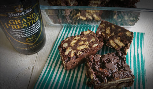 Arretjes cake met pecannoten en rozijnen en Hertog Jan Grand Prestige - Hertog Jan Online Brouwerijwinkel